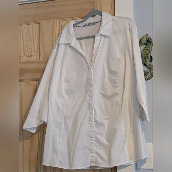 Lee White Button-Up Shirt - Picture 1 of 5